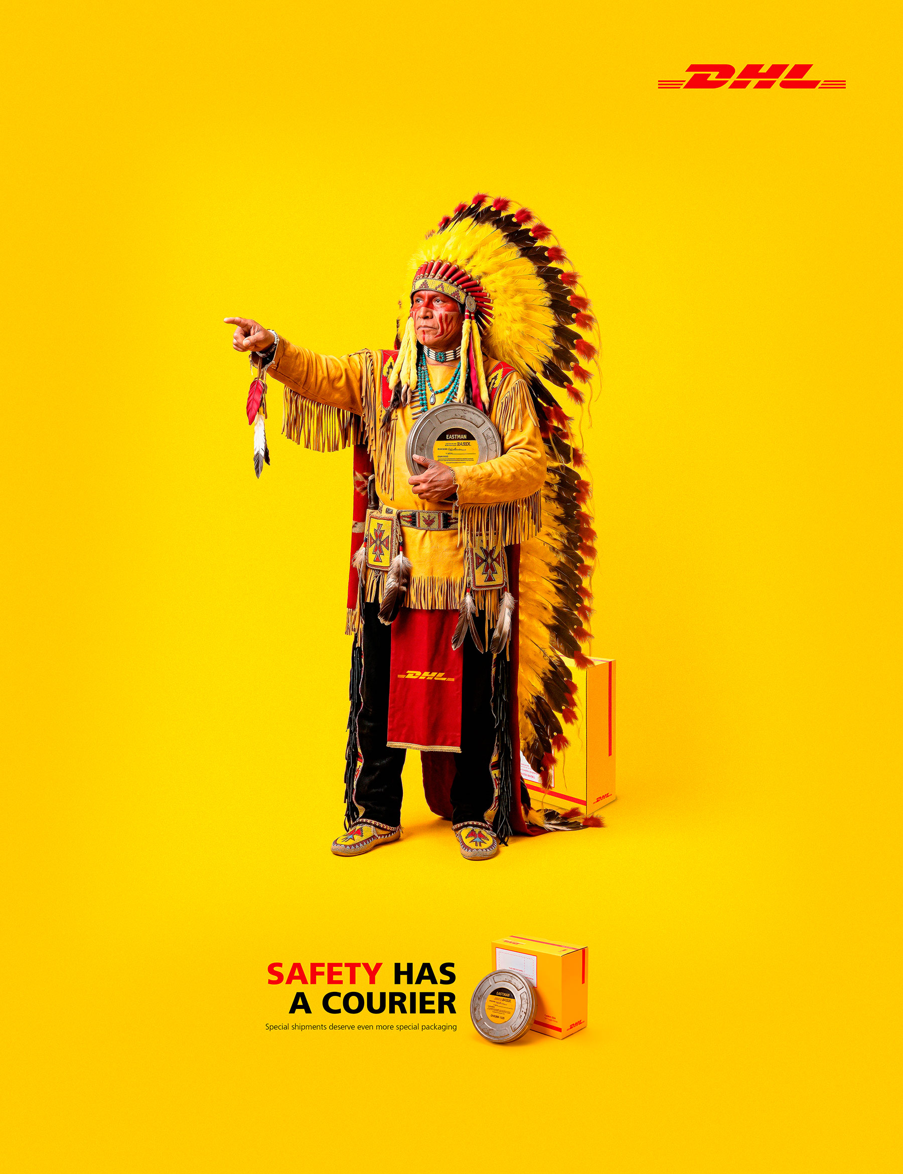 Anuncio impreso perteneciente a la campaña global de DHL Express elaborada por Dicha & Gracia, destacando que un empaque especial trata cada envío con el mismo nivel de cuidado que su propio dueño.